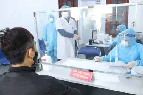 Hanoi requests hospitals to enforce social distancing and curb patient visit