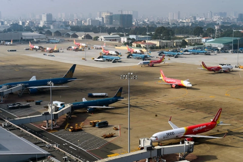 Noi Bai airport runway reparation may be completed this November