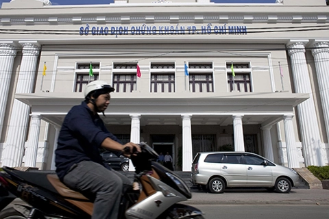 Which Vietnamese companies are looking to obtain an international credit rating?