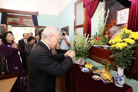 Vietnam leader pays tribute to President Ho Chi Minh on National Day