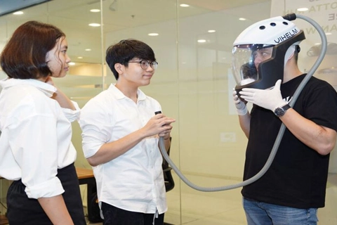 Vietnamese students’ coronavirus-proof helmet wins top-10 award