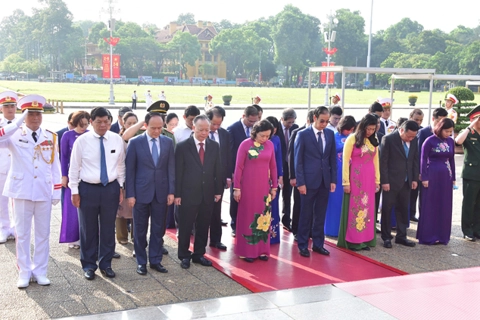 Hanoi leaders express gratitude for late President on National Day