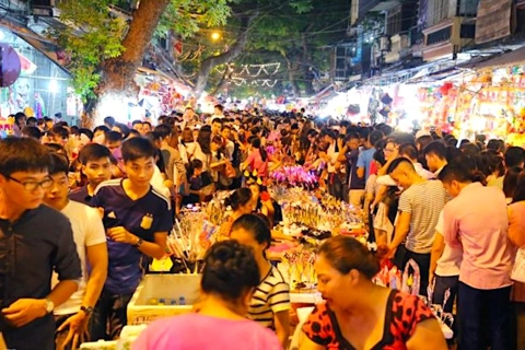 Night-time services in Hanoi’s district to open every day