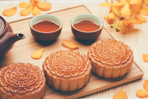 Mooncake dealers in Vietnam offer discounts on Covid-caused bleak sales