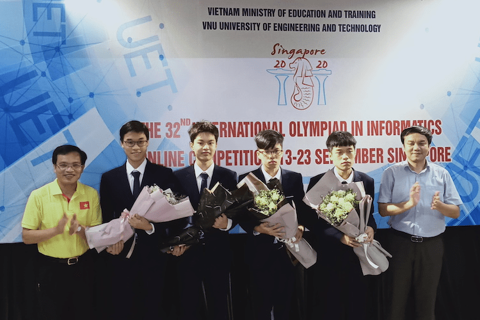 Hanoi student bags gold medal at Informatics Olympiad