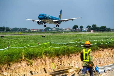 Hanoi studies building second airport