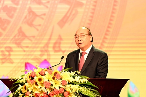 PM urges Hanoi to lead economic recovery efforts