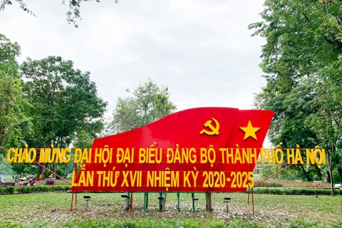 Banners and flowers decorate Hanoi streets to welcome municipal Party Congress