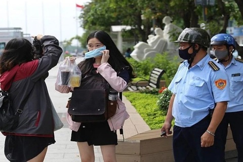 Vietnam imposes hefty fines on violators of face mask rules