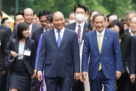 Vietnam accords red carpet welcome to Japan PM Suga