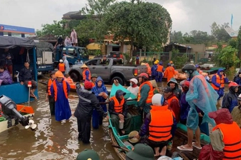 Aid rushes to flood victims in central Vietnam