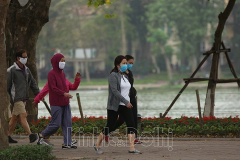 Hanoi enforces face mask wearing regulation in public places: Mayor