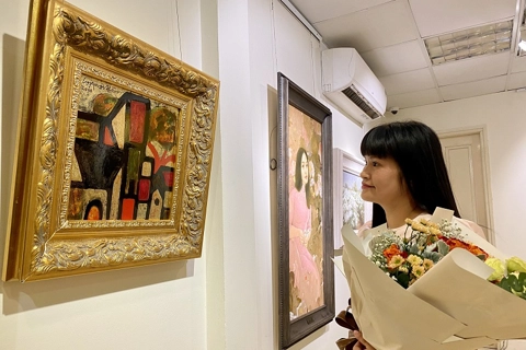 Paintings highlight Hanoi cultural and heritages in autumn