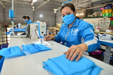 Vietnam exports over 1 billion medical face masks in 10 months