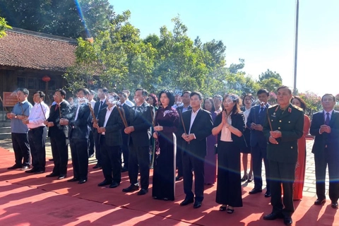 Hanoi leaders pay tribute to eminent educator Chu Van An