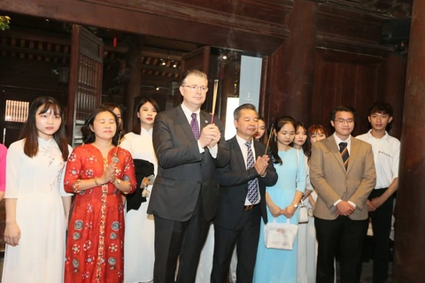 US ambassador pays visit to Vietnam’s first university