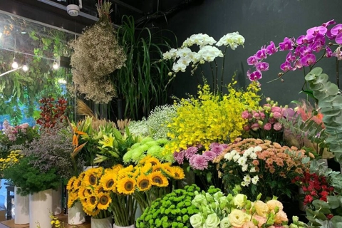 Vietnam flower and gift market heats up ahead of Teachers’ Day