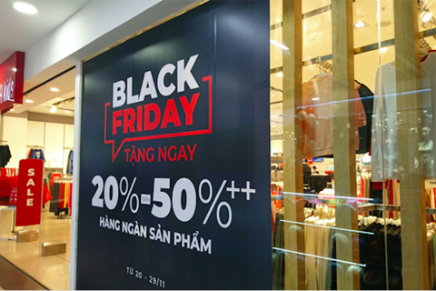 Shoppers anticipate great bargain in Hanoi's upcomign Black Friday 2020 event