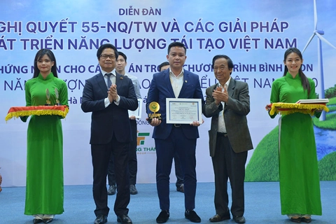 Vietnam honors 11 major renewable energy projects in 2020