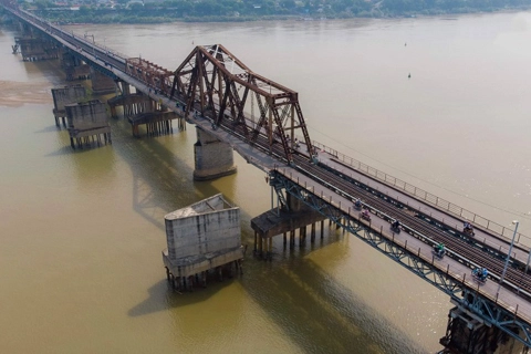 Long Bien Bridge - the horizontal Eiffel Tower in Vietnam