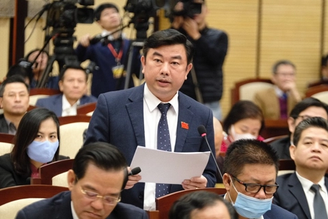 Hanoi discusses 13 illegal sand mining spots