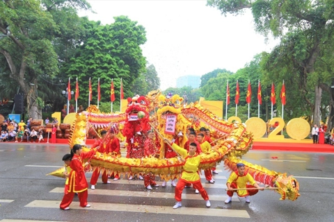 Thirteen teams participate in Hanoi Dragon Dance Festival 2020
