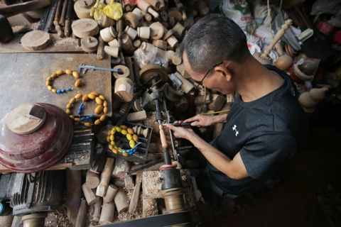 A visit to unique carpenter shop in Hanoi's Old Quarter