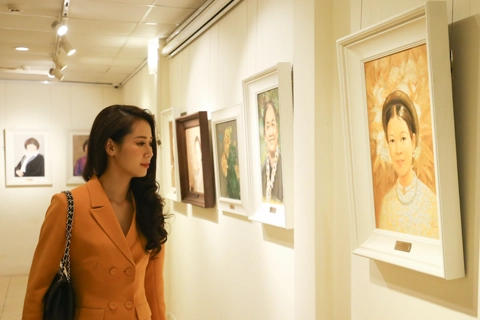 The beauty of Vietnamese outstanding women in paintings