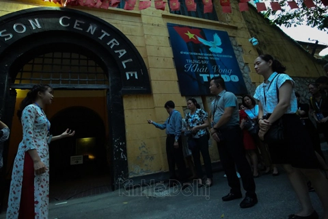 Experiencing night tour in Hanoi’s historic Hoa Lo prison