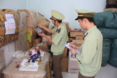 Hanoi intensifies efforts to combat smuggling and trade frauds ahead of Tet holiday