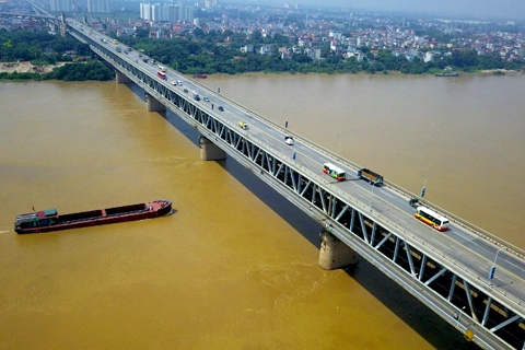 Hanoi to build 10 bridges over Red River 