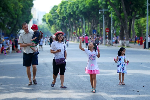 Walking space around Hoan Kiem lake becomes brand of Hanoi