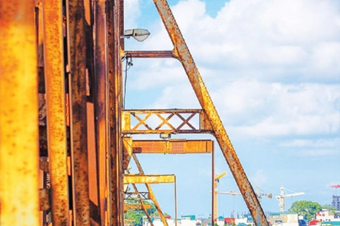 Long Bien Bridge - the iconic French construction in the heart of Hanoi 