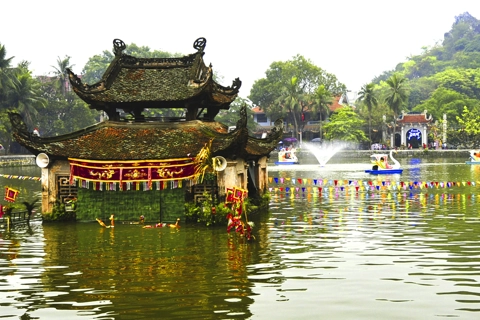 An interesting trip to Thay Pagoda in Hanoi