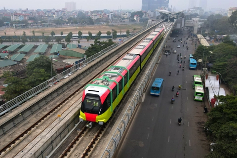 First train of Hanoi’s second metro line hit rails for trial run