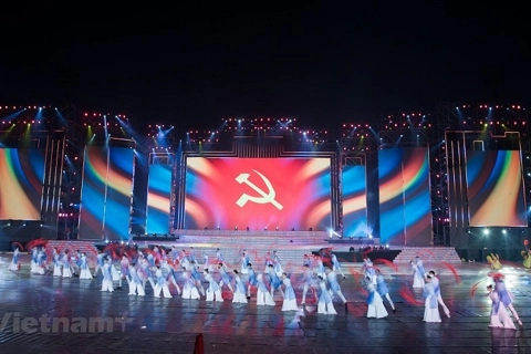 Art performance celebrates 13th National Party Congress