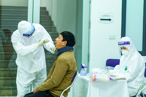Hanoi tries put Covid-19 outbreak in community under control