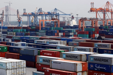 Vietnam faces risks of shipping container shortage