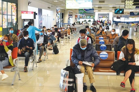 Covid-19 tests for employees pose no impediment to Hanoi airport’s operation