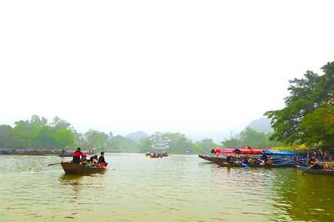 Hanoi suspends spring festivals to prevent Covid-19