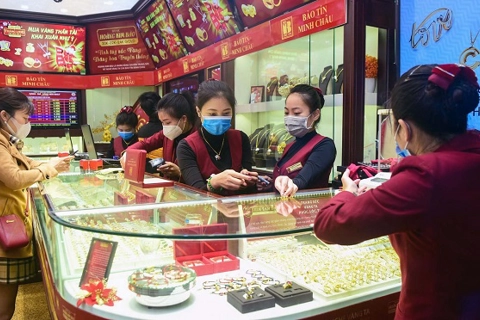 Locals turn to buying gold online on God of Wealth Day