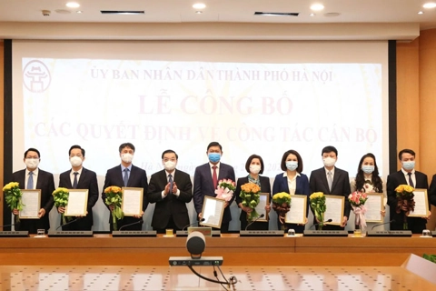 Hanoi appoints new department directors and People's Committee Office Chief