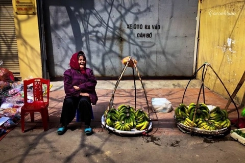 Shoulder pole of street vendors - a charm of Hanoi