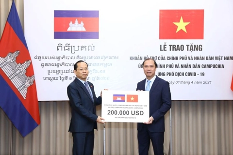 Vietnam donates US$200,000 to Cambodia’s fight against Covid-19