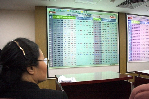 Vietnam stock market watchdog sets reference price for stocks switching to HNX