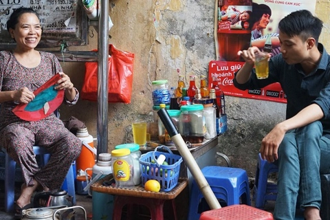 Sidewalk iced tea - an indispensable part of Hanoians' life