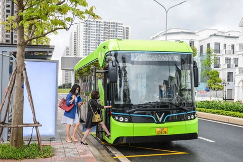 Smart electric bus is ready to serve Hanoi’s mass transit network