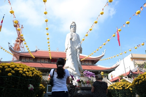 Buddhists in Vietnam asked to suspend crowded religious services