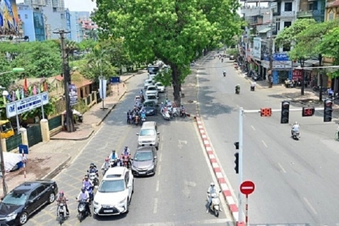 First blazing heat strikes Hanoi till weekend