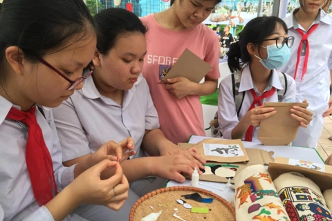 Disabled people’s hands turn trash into art